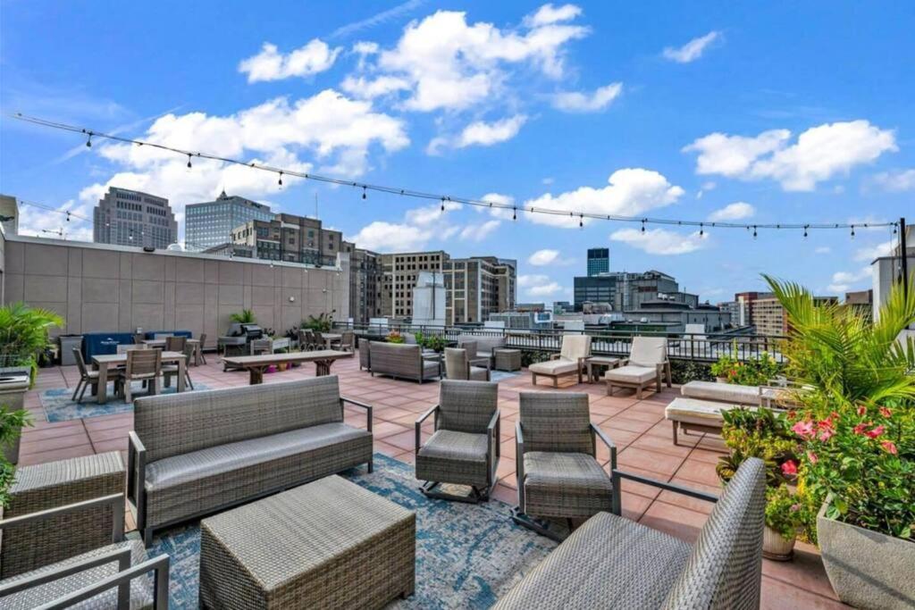 2br Unit In The Heart Of Dt On Playhouse Square, With Pool And Gym Access-1106 * Cleveland